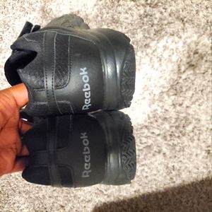Mens Reebok  nonslip work shoes.